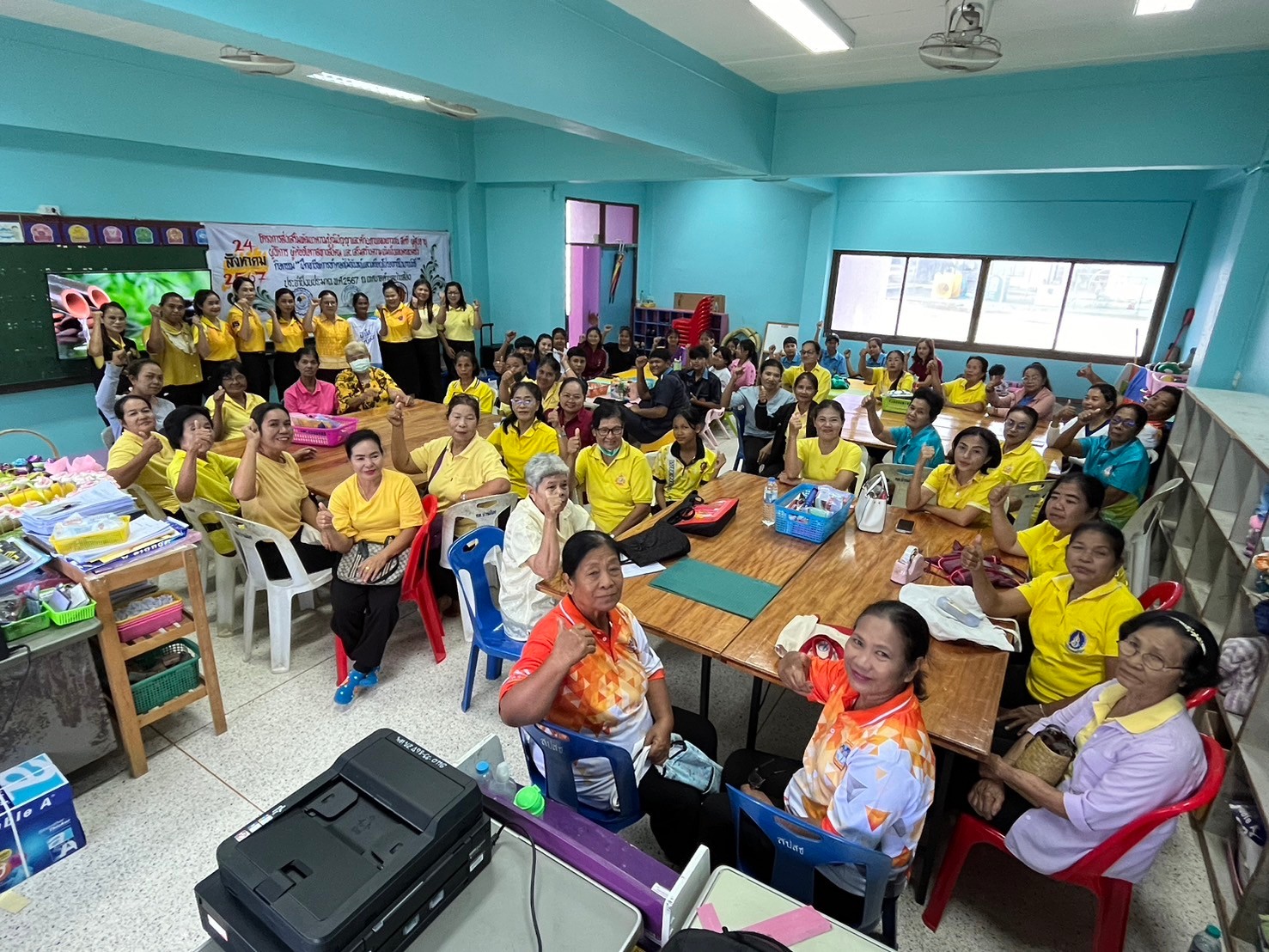 " โครงการส่งเสริมพัฒนาความรู้ภูมิปัญญาและศักยภาพของเยาวชน สตรี ผู้สูงอายุ ผู้พิการ ผู้ด้อยโอกาสทางสังคม และเสริมสร้างความเข้มแข็งของครอบครัว กิจกรรม “ ฝึกอาชีพการทำดอกไม้จันท์และเหรียญโปรยทานในงานพิธี ” ประจำปีงบประมาณ พ.ศ.2567 "