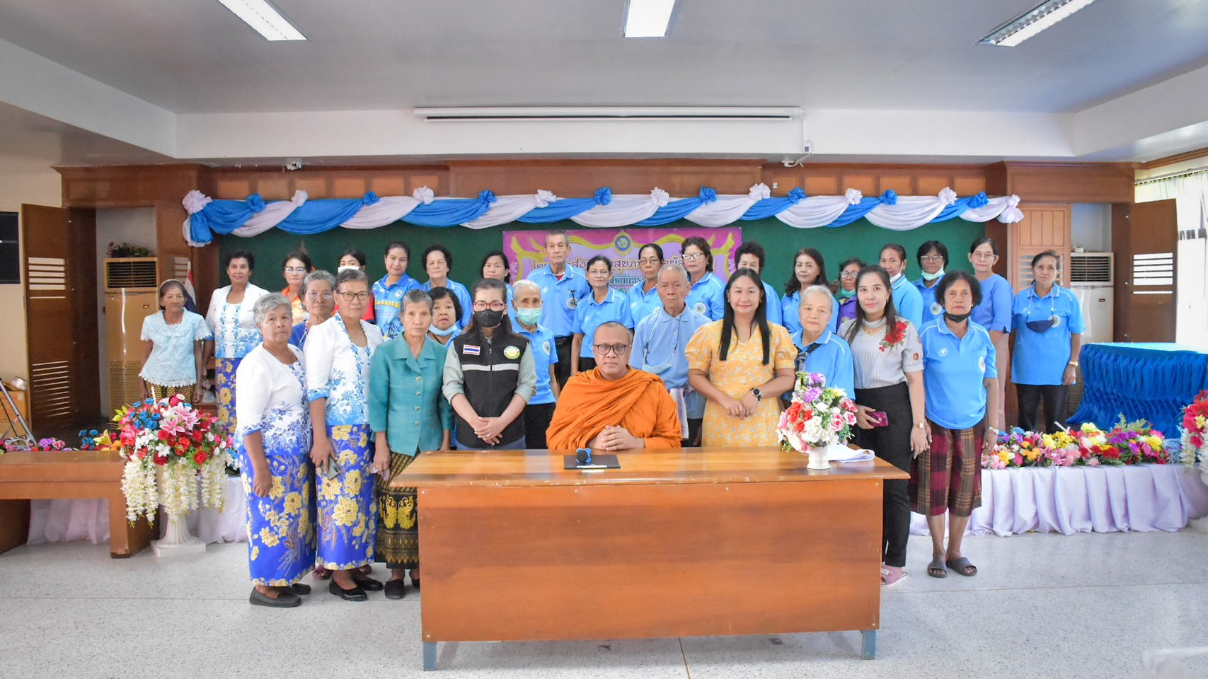 "โครงการส่งเสริมสุขภาพจิตผู้สูงอายุ โดยใช้หลักธรรม จากการแสดงพระธรรมเทศนาจาก พระมหาสัญญา ธีรสัญญโม (พรหมอินทร์) เจ้าอาวาสวัดนิคมธรรมาราม ของชมรมผู้สูงอายุเทศบาลตำบลบ้านส้อง สนับสนุนงบประมาณโดยกองทุนหลักประกันสุขภาพเทศบาลตำบลบ้านส้อง"